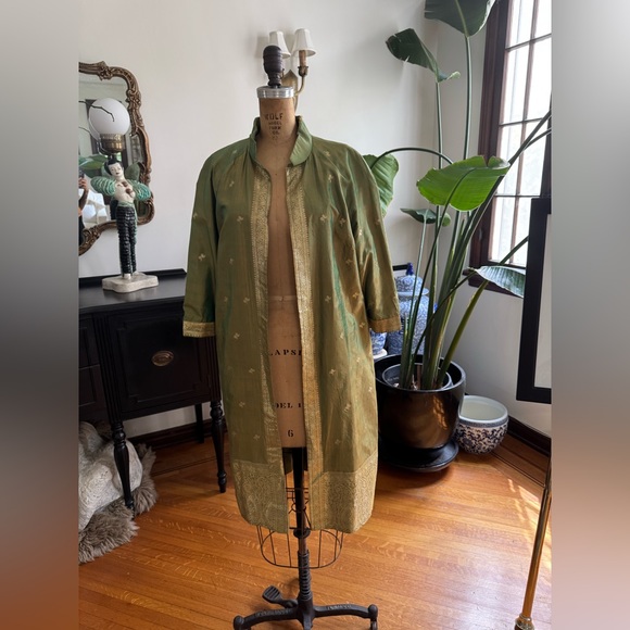 Elegant Green GOLD Embroidered coat 🧥 - Picture 1 of 6